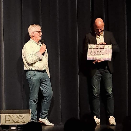 Flash Back schenkt Stichting KinderDiabetes 8200 Euro
